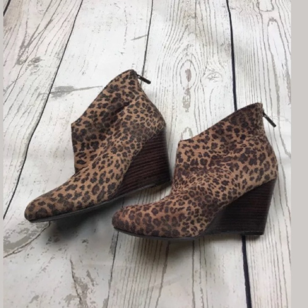 Impo-Size-6-Stretch-Animal-Print-Wedge-Faux-Suede